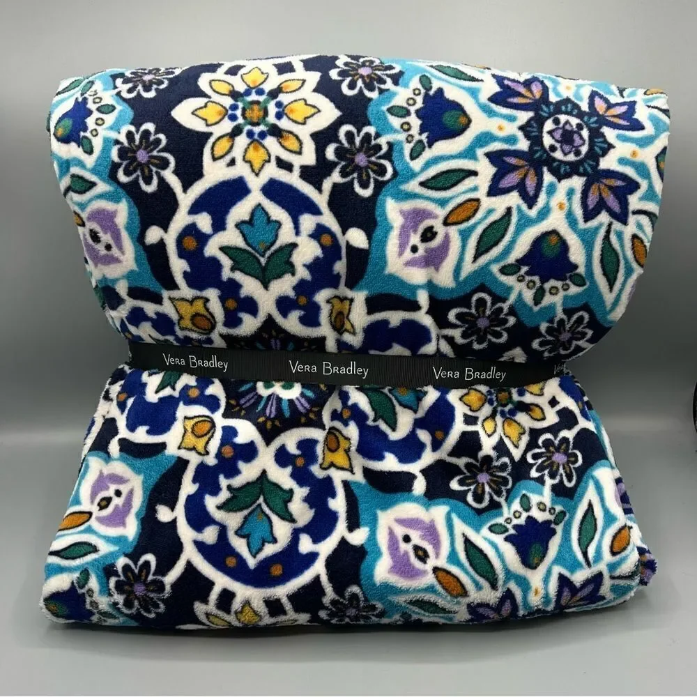 Vera Bradley Plush Fleece Throw Blanket 80x50 Libson Medallion Cool NWT